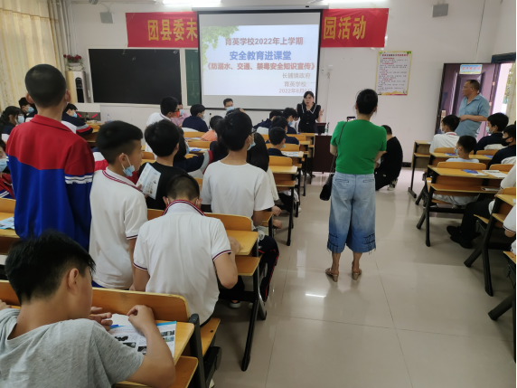 长铺镇深入学校开展“安全教育进课堂”宣讲活动(图2)