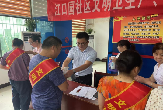 江口园社区：评比卫生文明户 树立文明(图2)