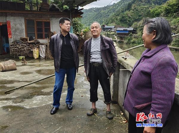 县行政审批服务局深入开展民情走访活动(图1)