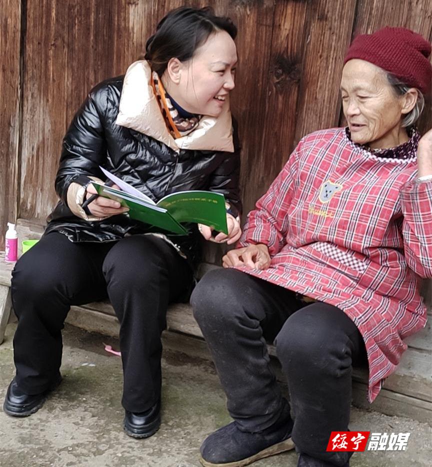 县行政审批服务局开展“入户走访察民情、结对服务暖民心”走访活动(图1)