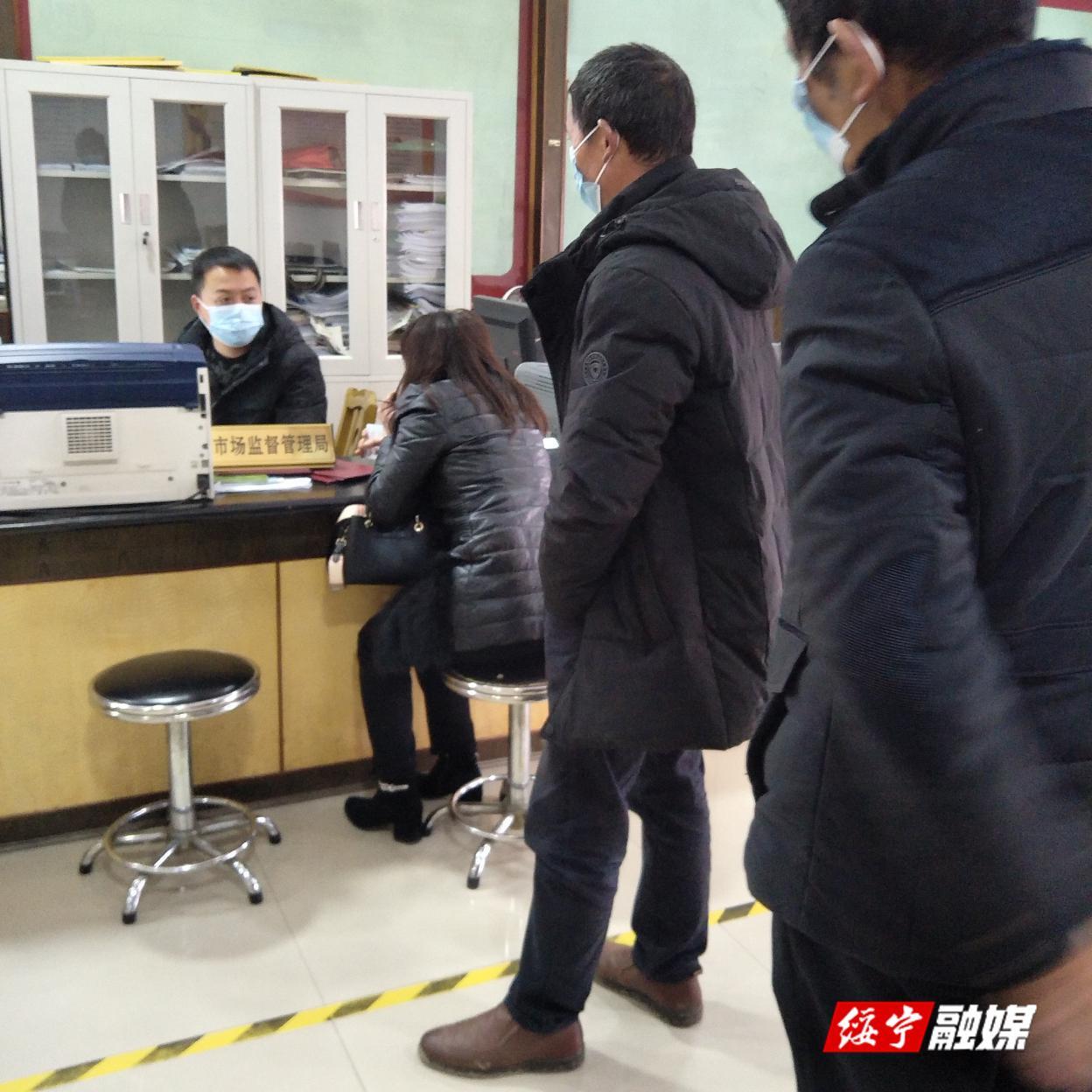 绥宁：疫情防控不放松 政务服务更贴心(图1)