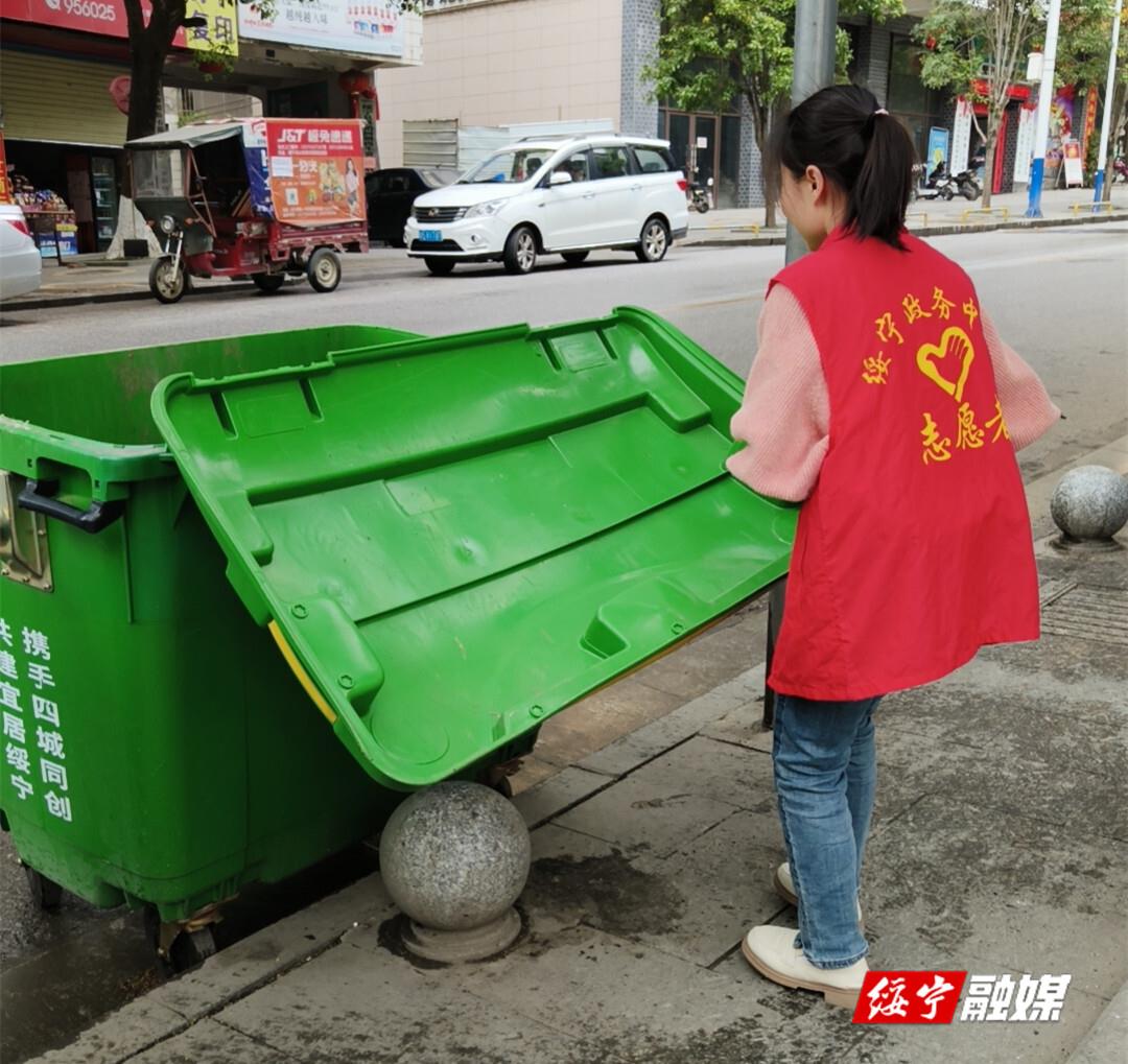 县行政审批服务局开展“文明交通我劝导”志愿服务活动(图1)