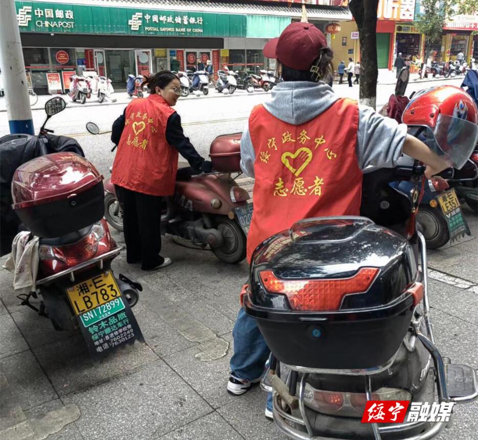 县行政审批服务局开展“文明交通我劝导”志愿服务活动(图2)