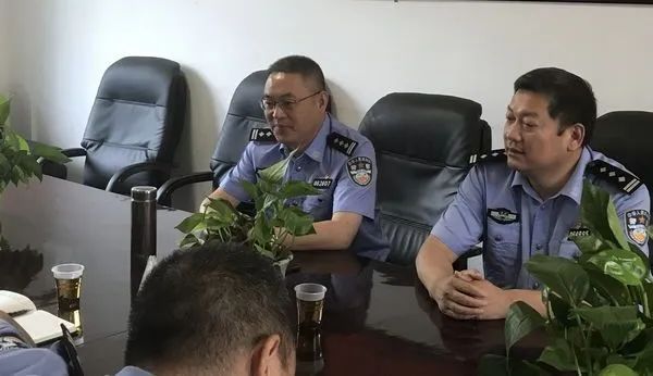 周红书同志一行到交警大队调研指导工作(图1)