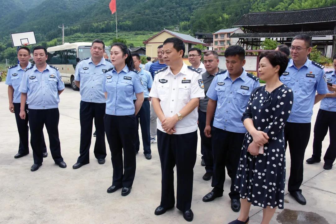 谭学军同志到绥宁县督导调研新时代县域警务工作(图1)