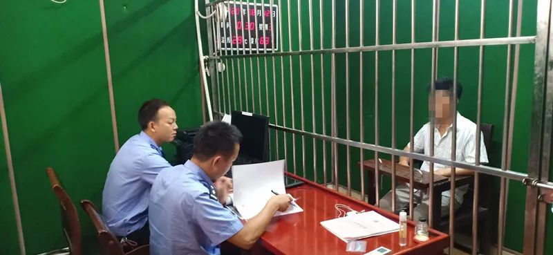 绥宁一男子在河道毒鱼被追刑责(图2)