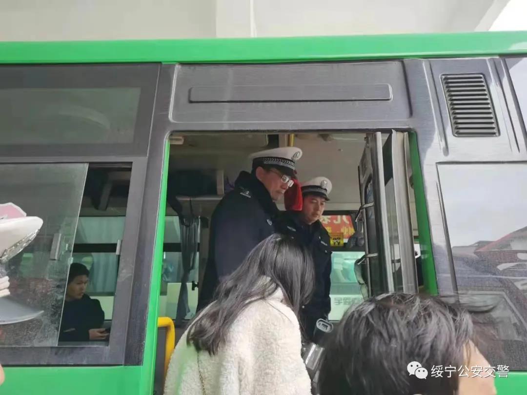 绥宁县深入客运企业开展元旦节前安全大检查(图1)