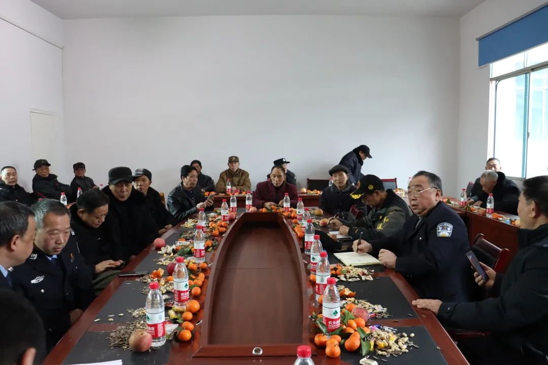 绥宁公安举行退休民警迎新春座谈会(图1)