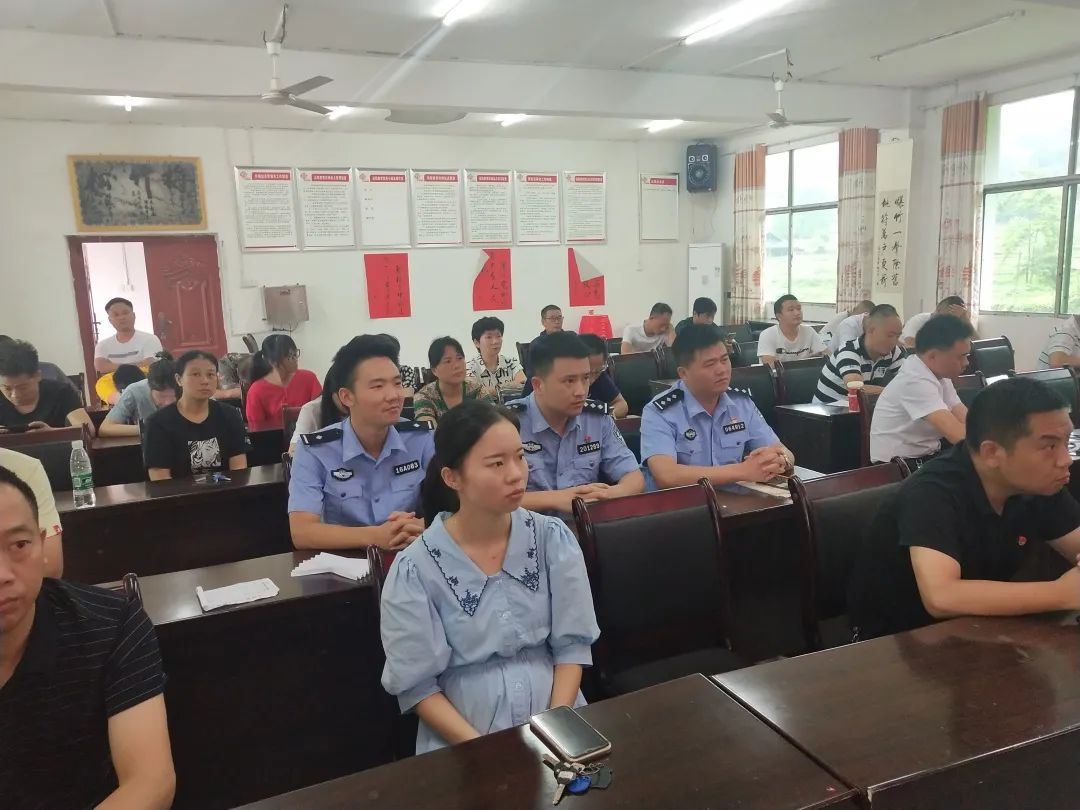 绥宁公安组织观看“七一”庆祝大会(图3)