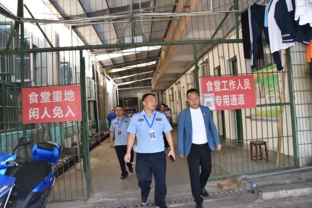 黎军同志一行深入绥宁一中督导检查工作(图4)