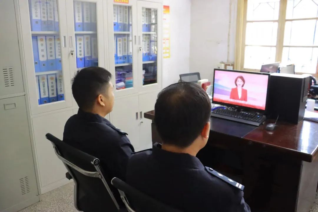 党的二十大盛大召开，绥宁公安收看开幕会并引发热烈反响(图2)