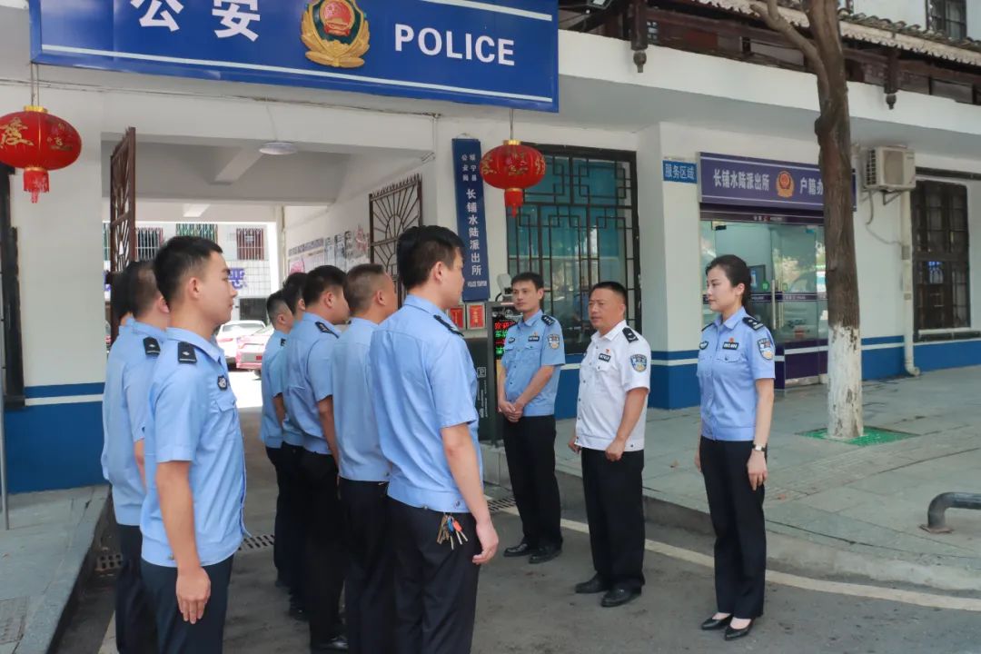 绥宁公安开展“战高温 送清凉”慰问活动(图4)
