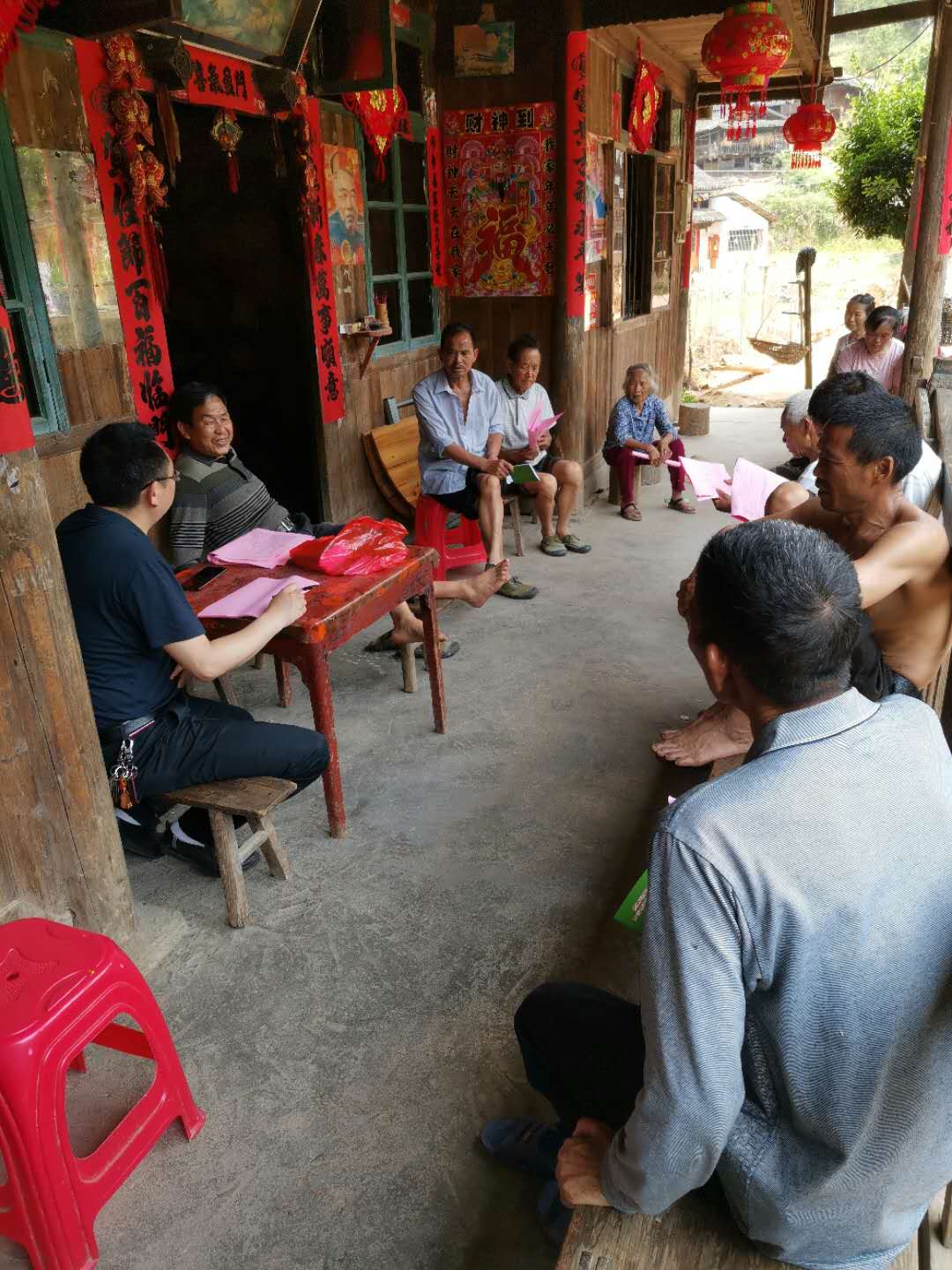 河口苗族乡：乡村干部齐上阵 扎实开展民调大走访(图1)