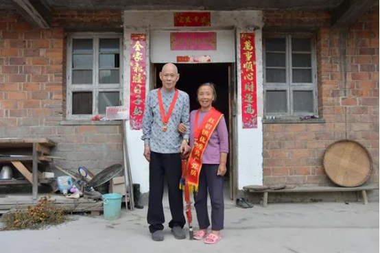 湖南城建职业技术学院走进稠清慰问老党员 赓续红色血脉(图5)