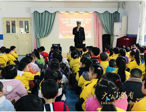 绥宁：交警进校讲安全 学生知危懂避险(图1)