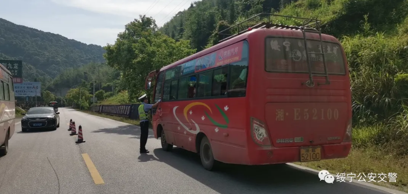 五一假期，绥宁交警我在岗 (图1)