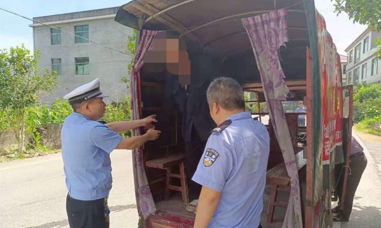 绥宁交警认真开展交通问题顽瘴痼疾“亮剑行动”(图2)