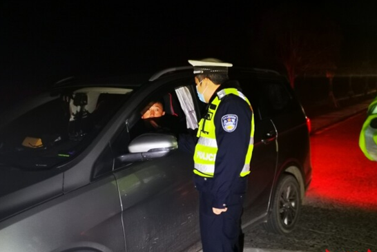 绥宁交警：全力确保元宵佳节路畅人安(图1)