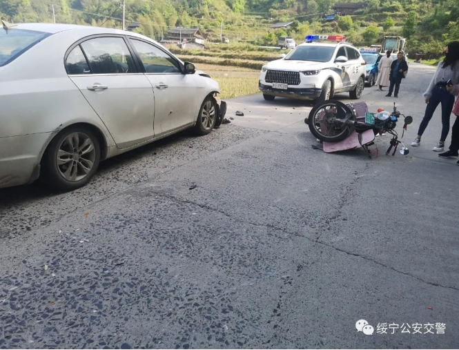 绥宁交警：“一盔一带”一起身边交通事故警示案例(图2)
