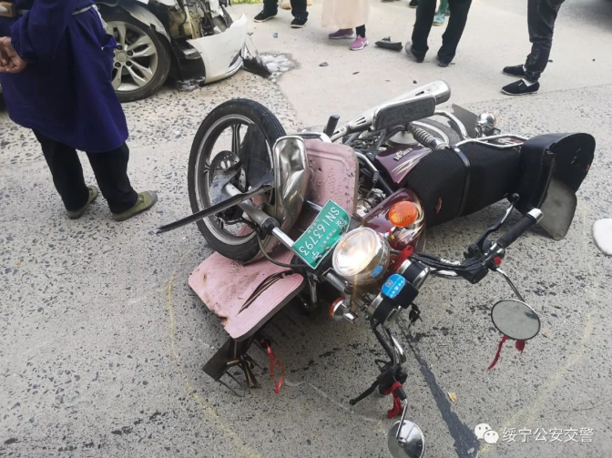 绥宁交警：“一盔一带”一起身边交通事故警示案例(图7)