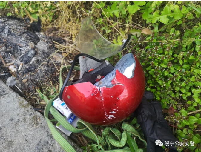 绥宁交警：“一盔一带”一起身边交通事故警示案例(图1)