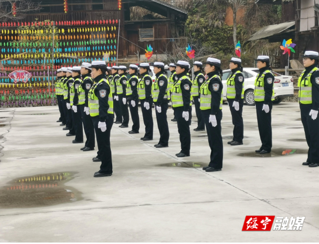 绥宁交警开展女民辅警交通指挥手势操比武竞赛活动迎“三八”(图2)
