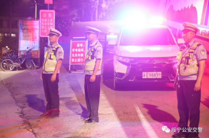 绥宁交警为1649名高考学子做好了保驾护航准备 (图3)