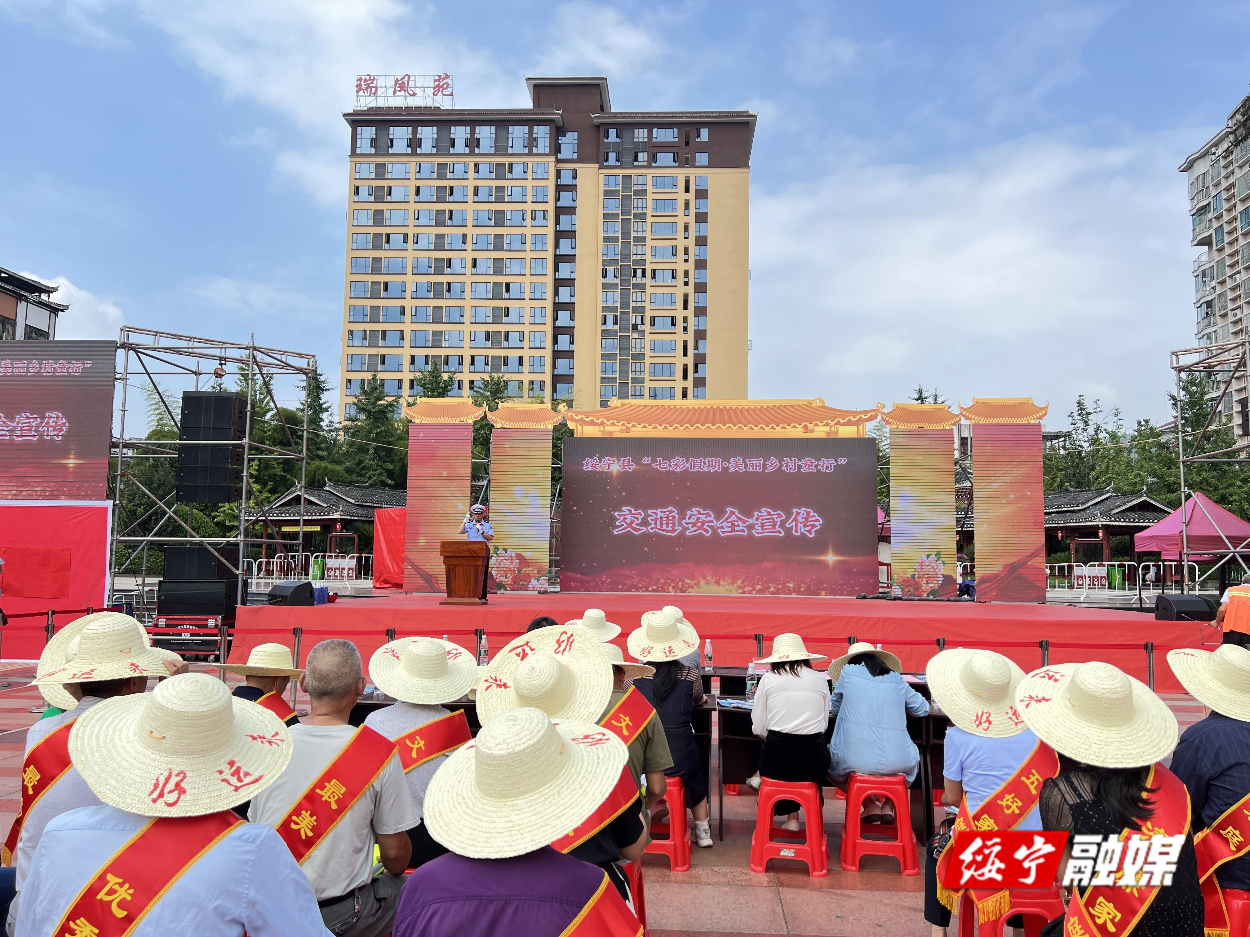 绥宁县警政联合开展形式多样的交通安全宣传活动(图1)