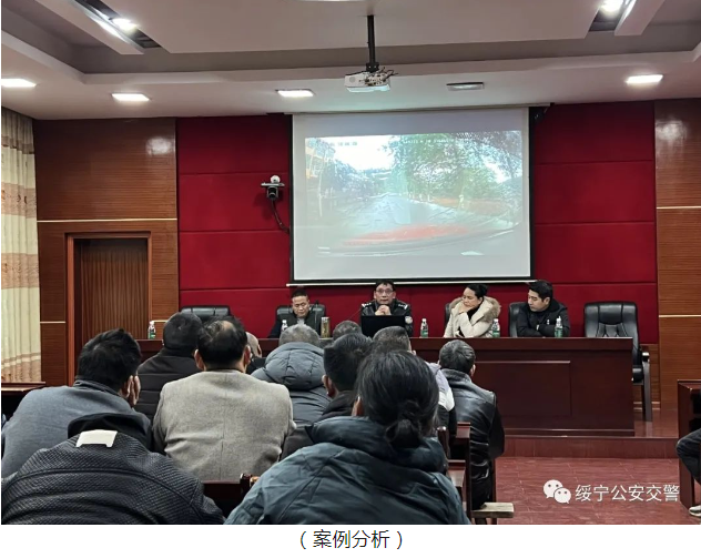 绥宁交警深入客货运企业开展交通安全警示教育活动(图2)