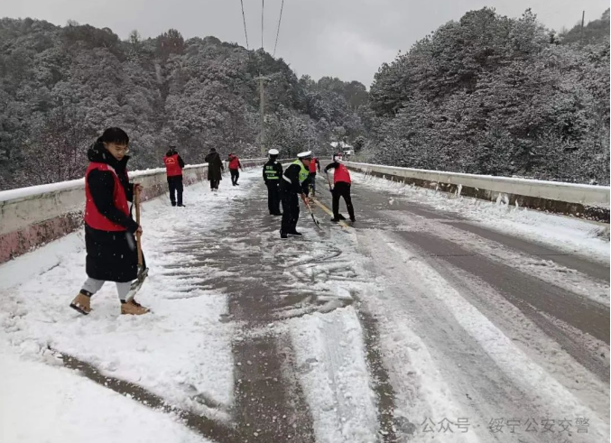 绥宁县：瑞雪迎春到，交警守护忙(图10)
