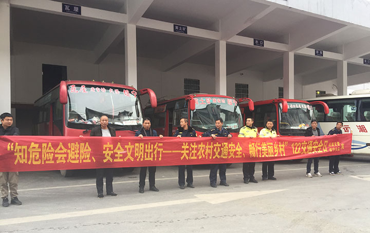 全国交通安全日 绥宁交通人在行动(图1)