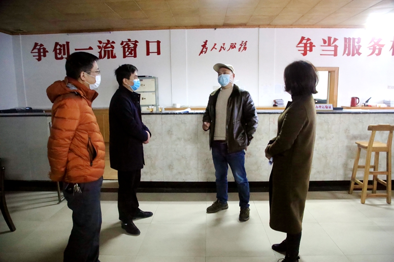 唐旭峰到林业局看望慰问抗疫一线医护人员家属(图1)