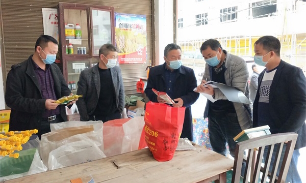 绥宁县麻塘乡：开展农资执法行动 确保群众舌尖安全(图1)