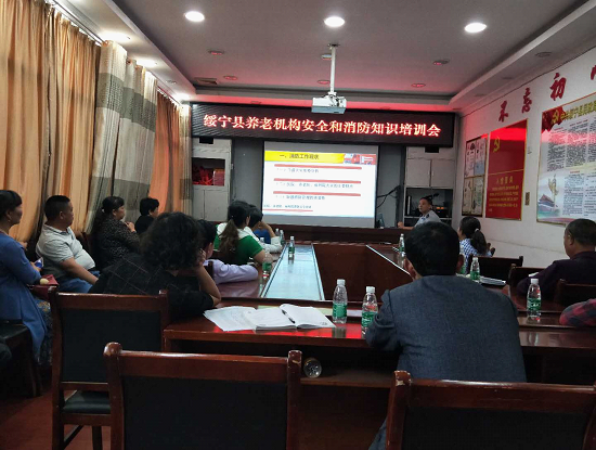 绥宁县民政局紧绷安全弦，组织开展养老院消防安全培训(图1)
