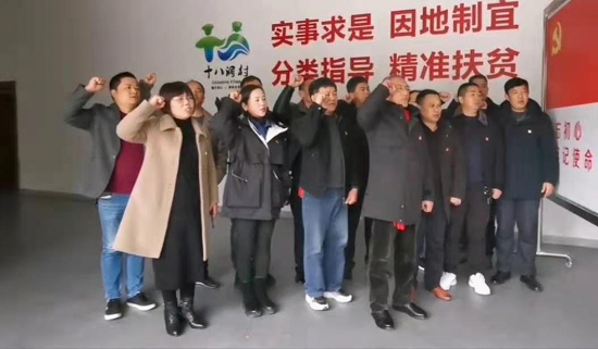 绥宁县民政局赴十八洞村开展脱贫攻坚主题党日活动(图2)