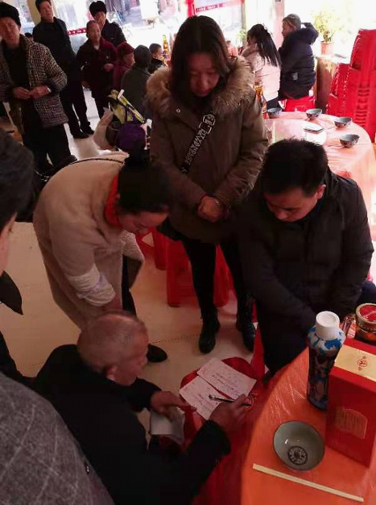 绥宁县民政局为百岁寿星过生日(图2)