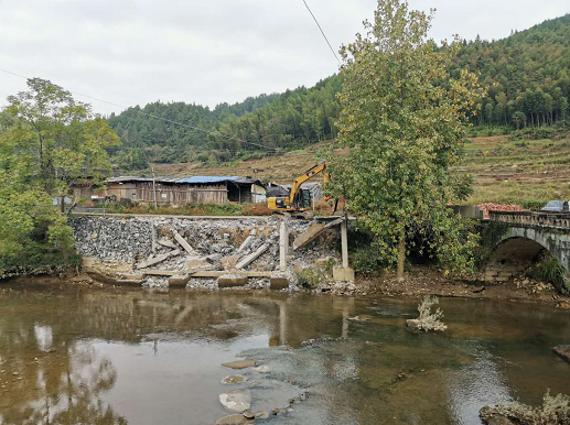 绥宁县农业农村水利局执法大队依法拆除一处涉河违建(图2)