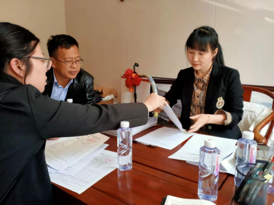 绥宁县劳动人事争议仲裁院：上门送法解困 护航企业发展(图1)