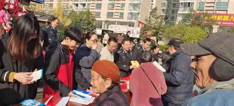 绥宁县人社局组织开展“宪法宣传周”普法宣传活动(图2)
