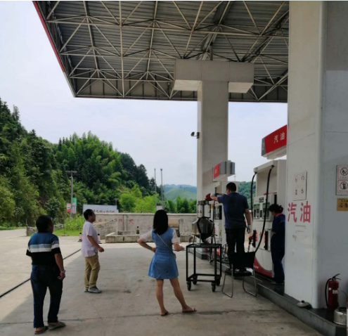 绥宁县开展燃油加油机检定工作(图1)