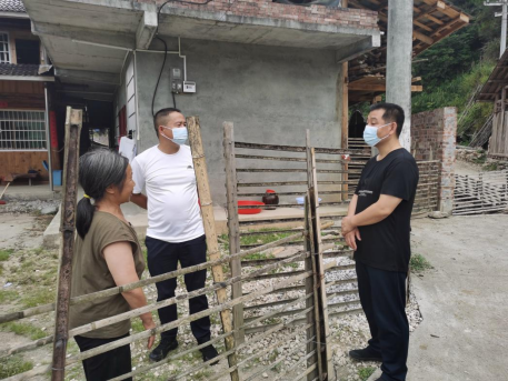 绥宁县审计局积极开展疫情防控“敲门行动”(图1)