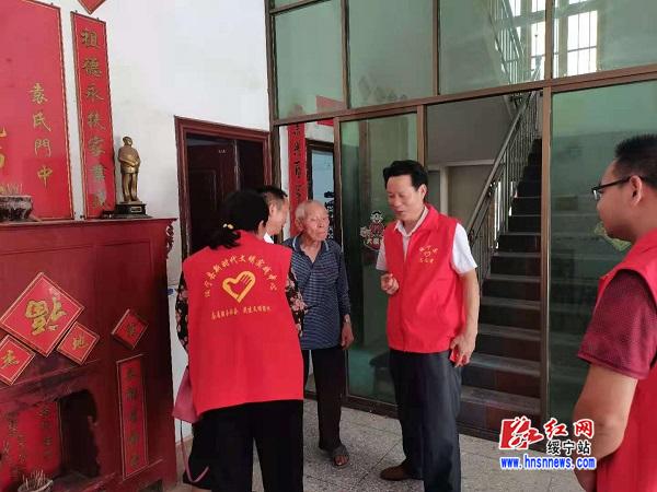 唐家坊镇开展“八一”走访慰问活动(图1)