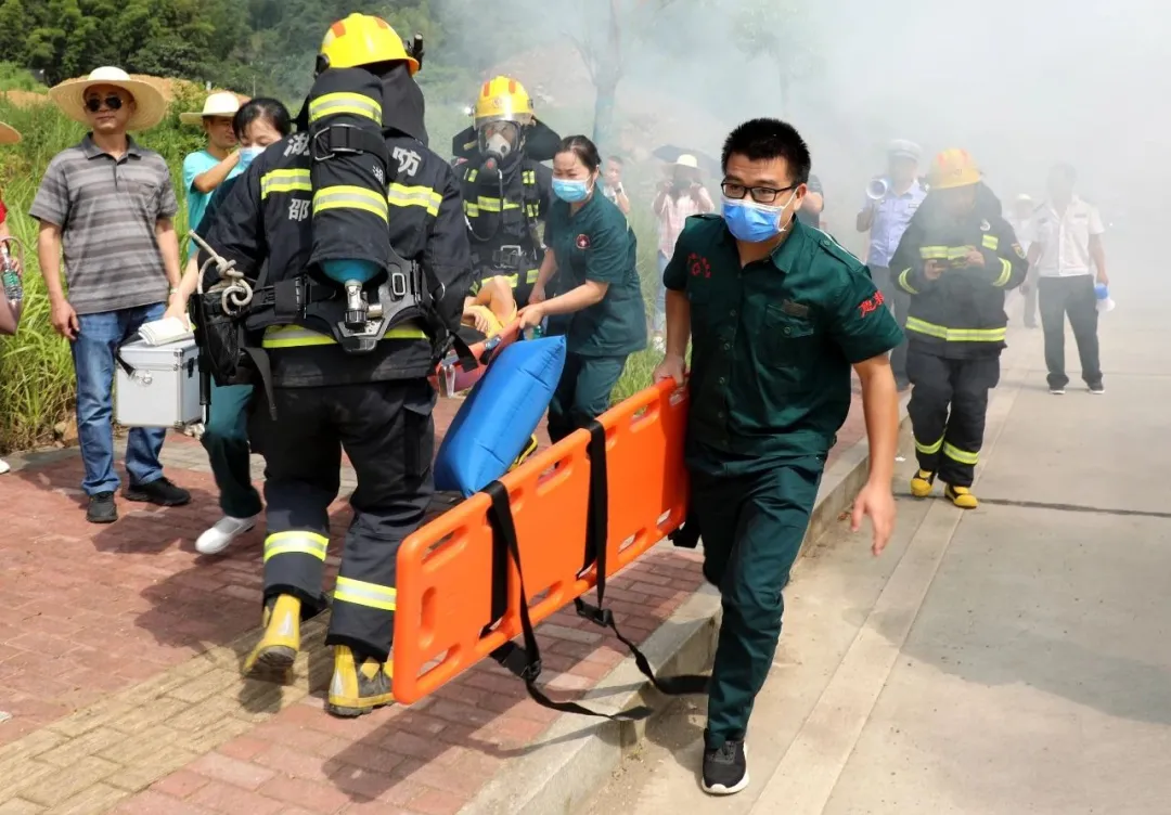 绥宁县认真组织道路交通事故应急救援演练(图3)