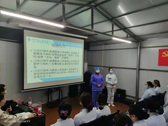 绥宁县中医医院开展医务人员礼仪培训(图2)