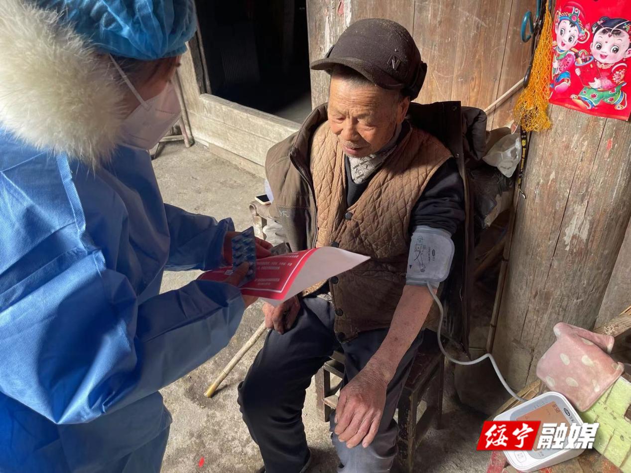 暖心 绥宁县免费发放1万余份“防疫健康包”(图2)