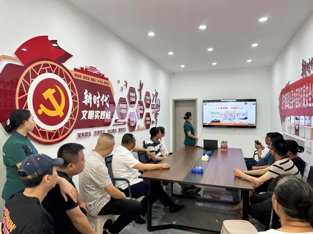 绥宁县中医医院走进社区传授急救知识(图1)