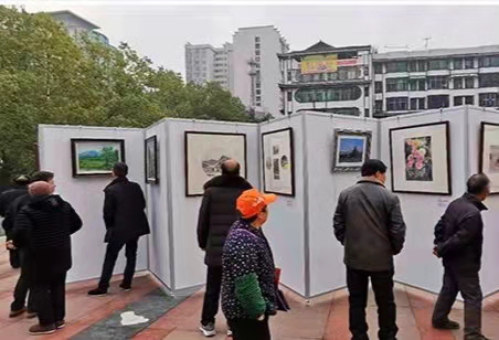 《美丽绥宁（黄桑）我的家》写生作品展亮相绿洲广场(图3)