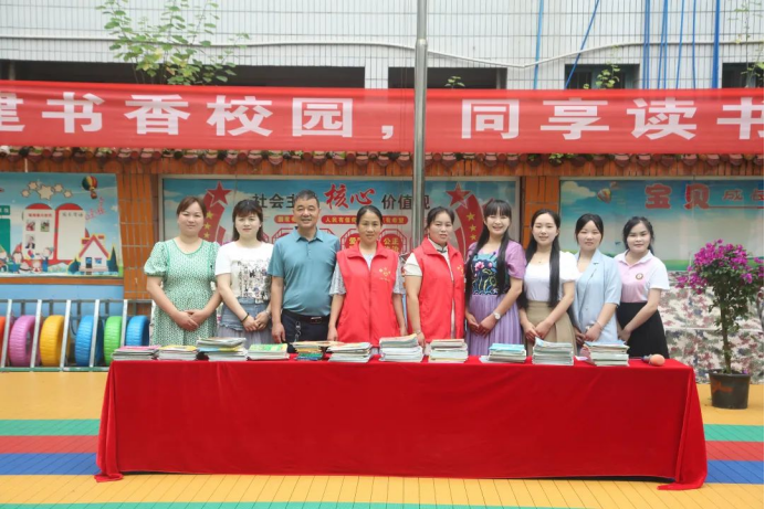 绥宁县图书馆向城关幼儿园捐赠图书活动(图1)