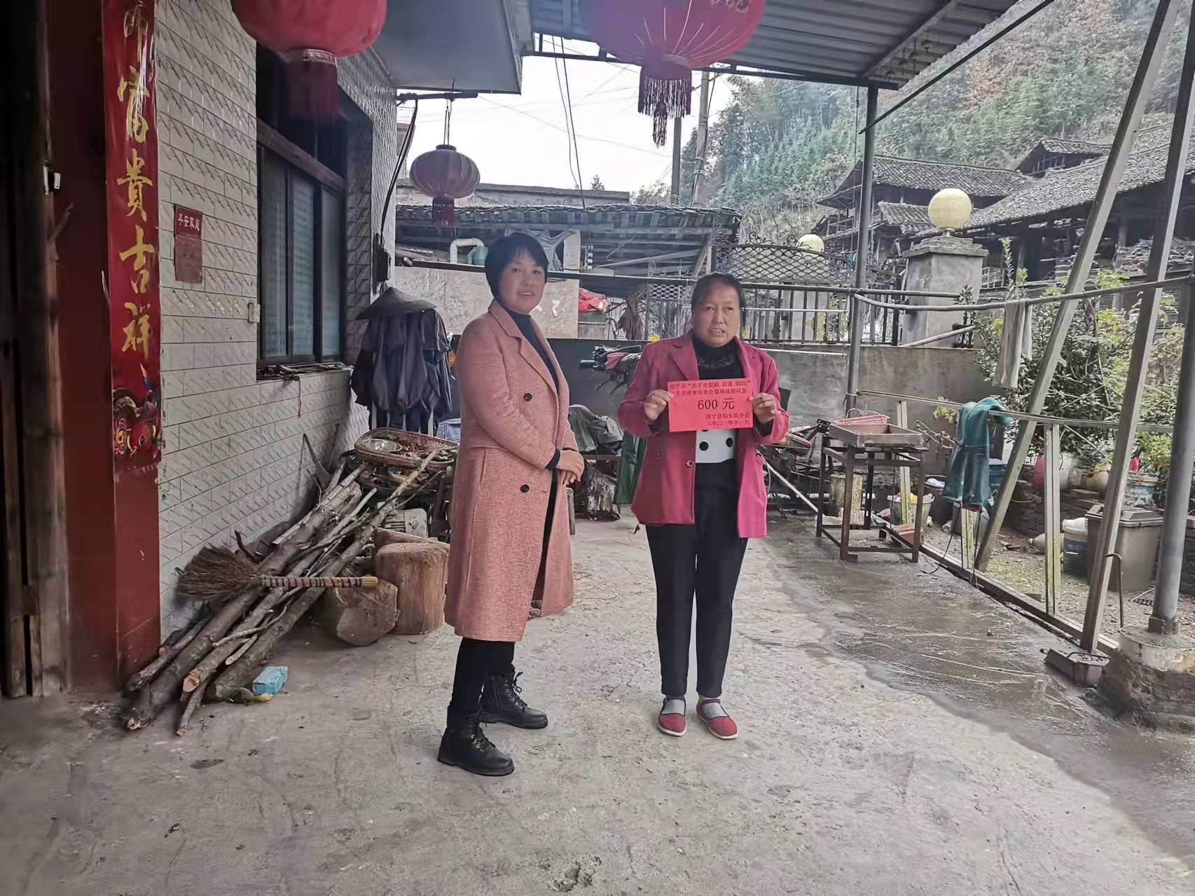 瓦屋塘镇：开展关爱困境母亲走访慰问活动(图1)
