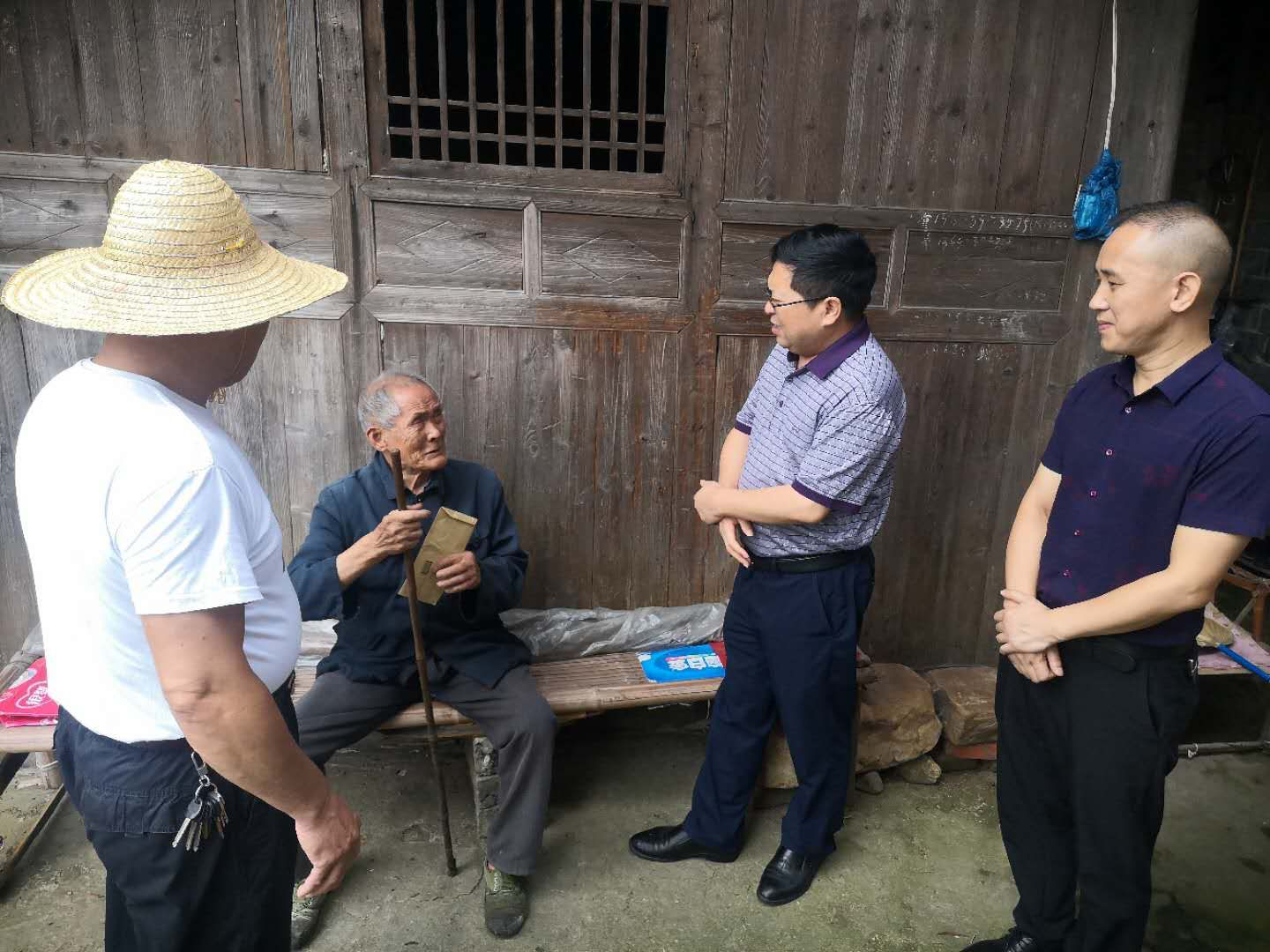 武阳镇：走访慰问老党员 组织关怀暖人心(图1)
